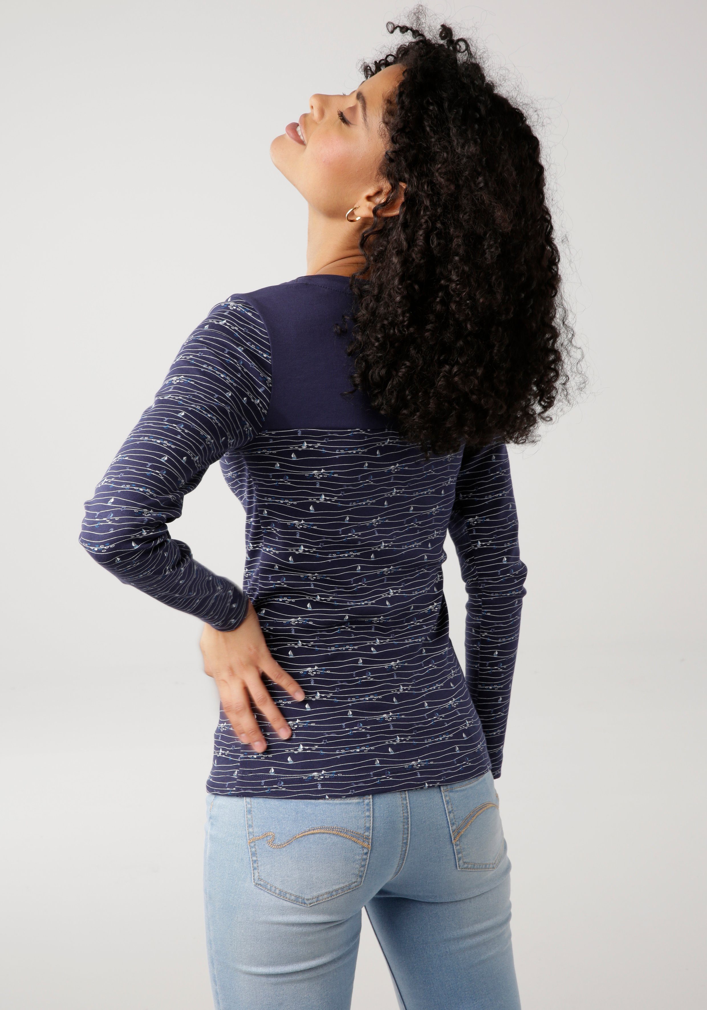 KangaROOS Langarmshirt mit trendigem Allover-Druck