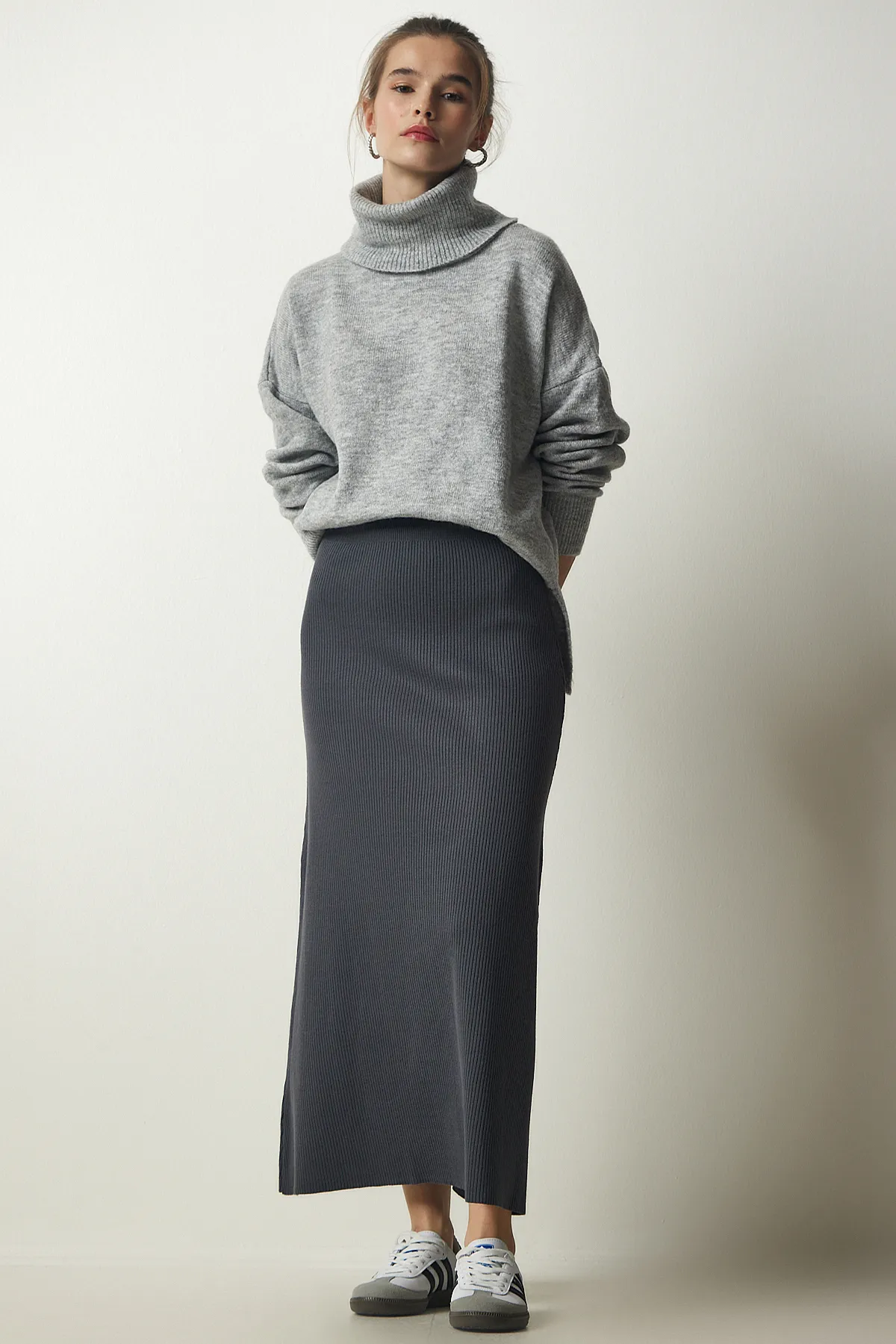 Happiness İstanbul  Anthrazitfarbener Rippstrickrock für Damen PN00082