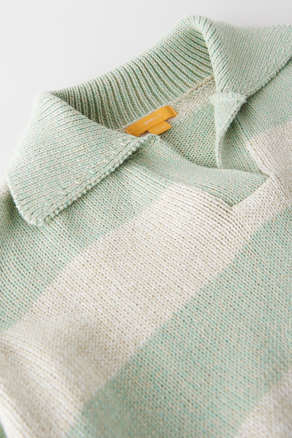 Y knitted collar sweater