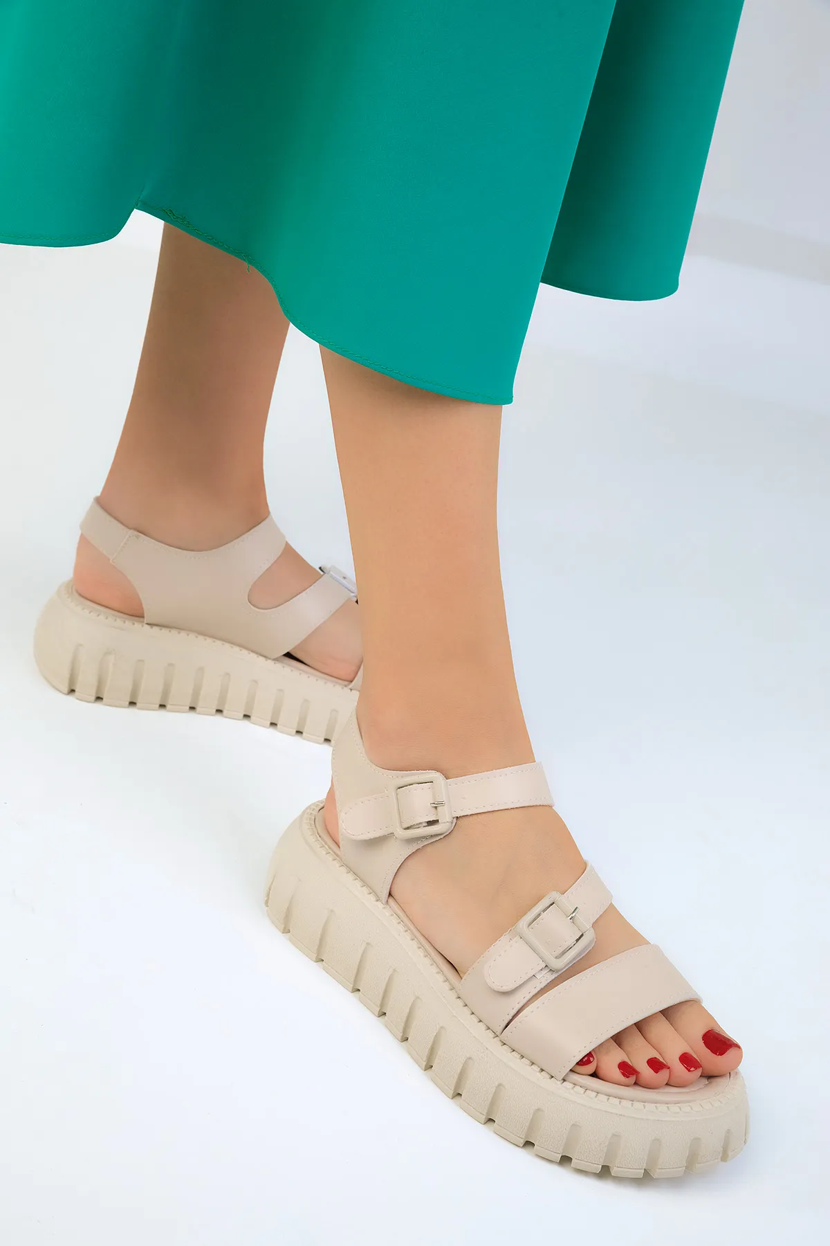 SOHO  Beige Damensandalen 18107