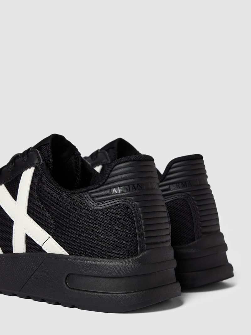 Sneaker mit Label-Details in schwarz
