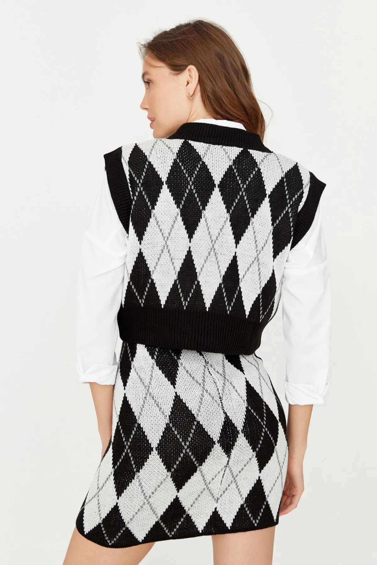 Trendyol Collection  Schwarzes, kurzes Strickoberteil und -unterteil im gleichen Muster TWOAW23AU00085