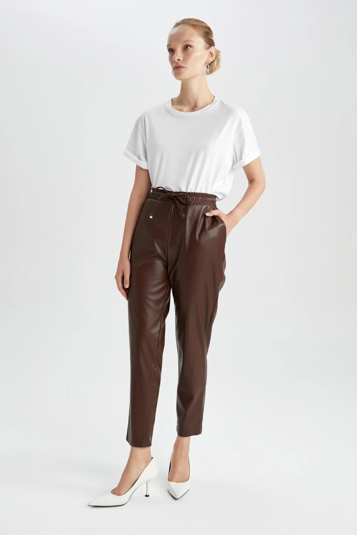 DeFacto  Hose aus Kunstleder mit hoher Taille und Joggertaschen