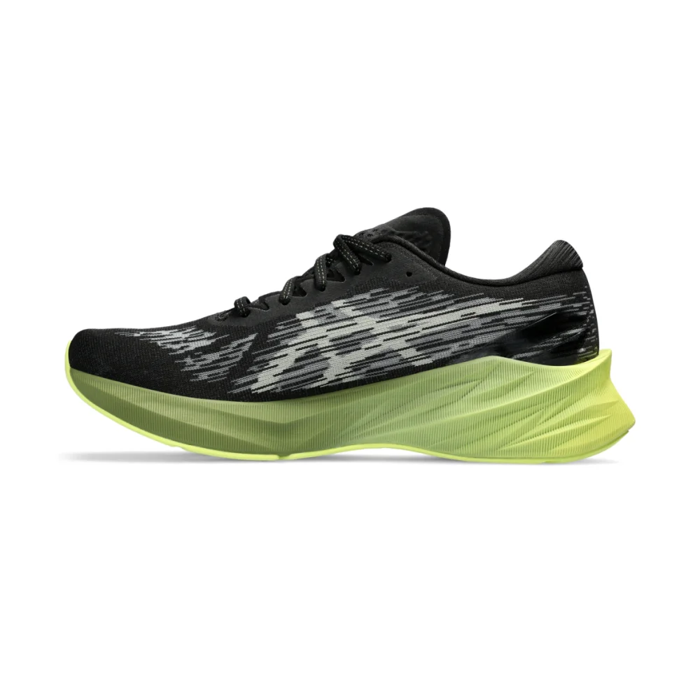 Asics Novablast 3 1011B458-005 / schwarz