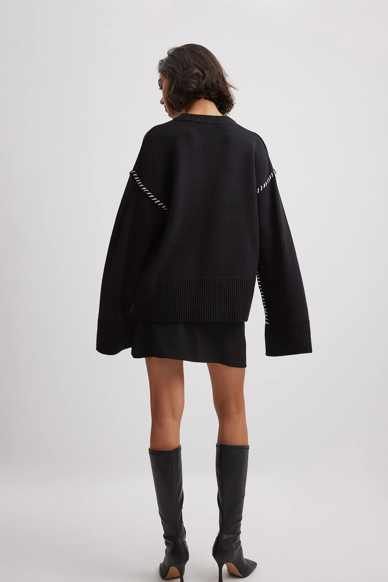 Oversize-Strickpullover mit Stickerei