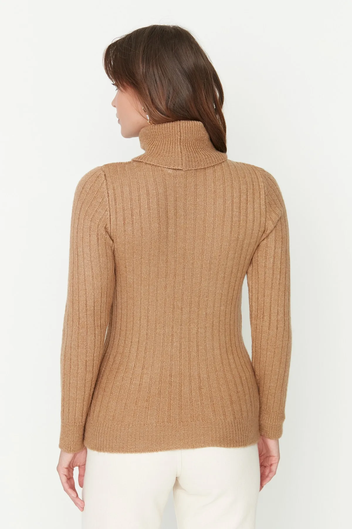 Trendyol Collection  Kamelfarbener, weich strukturierter Basic-Strickpullover TWOAW20FV0133