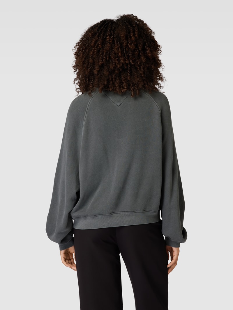 Sweatshirt mit Label-Print in mittelgrau