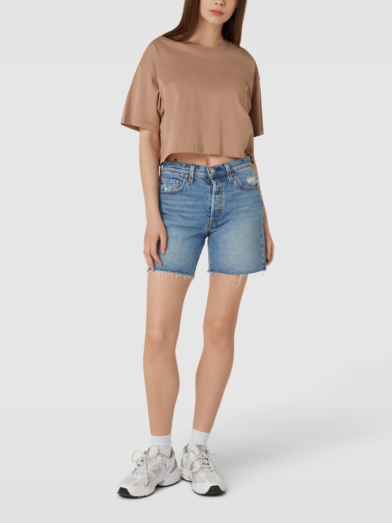 Jeansshorts mit ausgefransten Abschlüssen in jeans