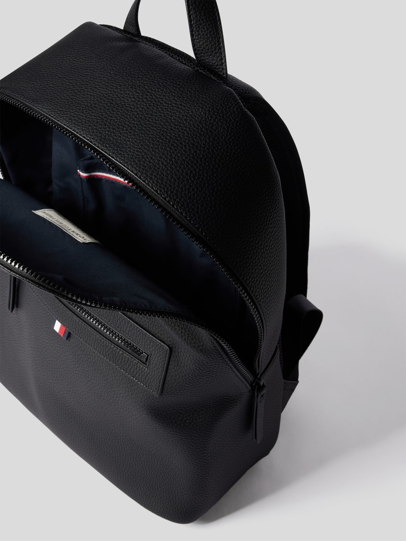 Rucksack in Leder-Optik in schwarz