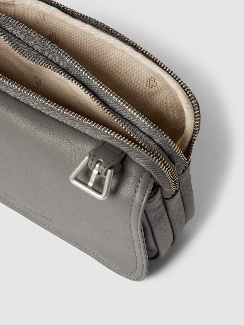 Crossbody Bag mit Label-Detail in dunkelgrau