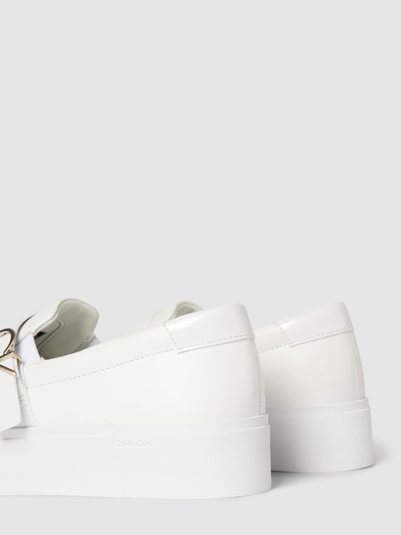 Slip-on-Sneaker aus Leder in weiß