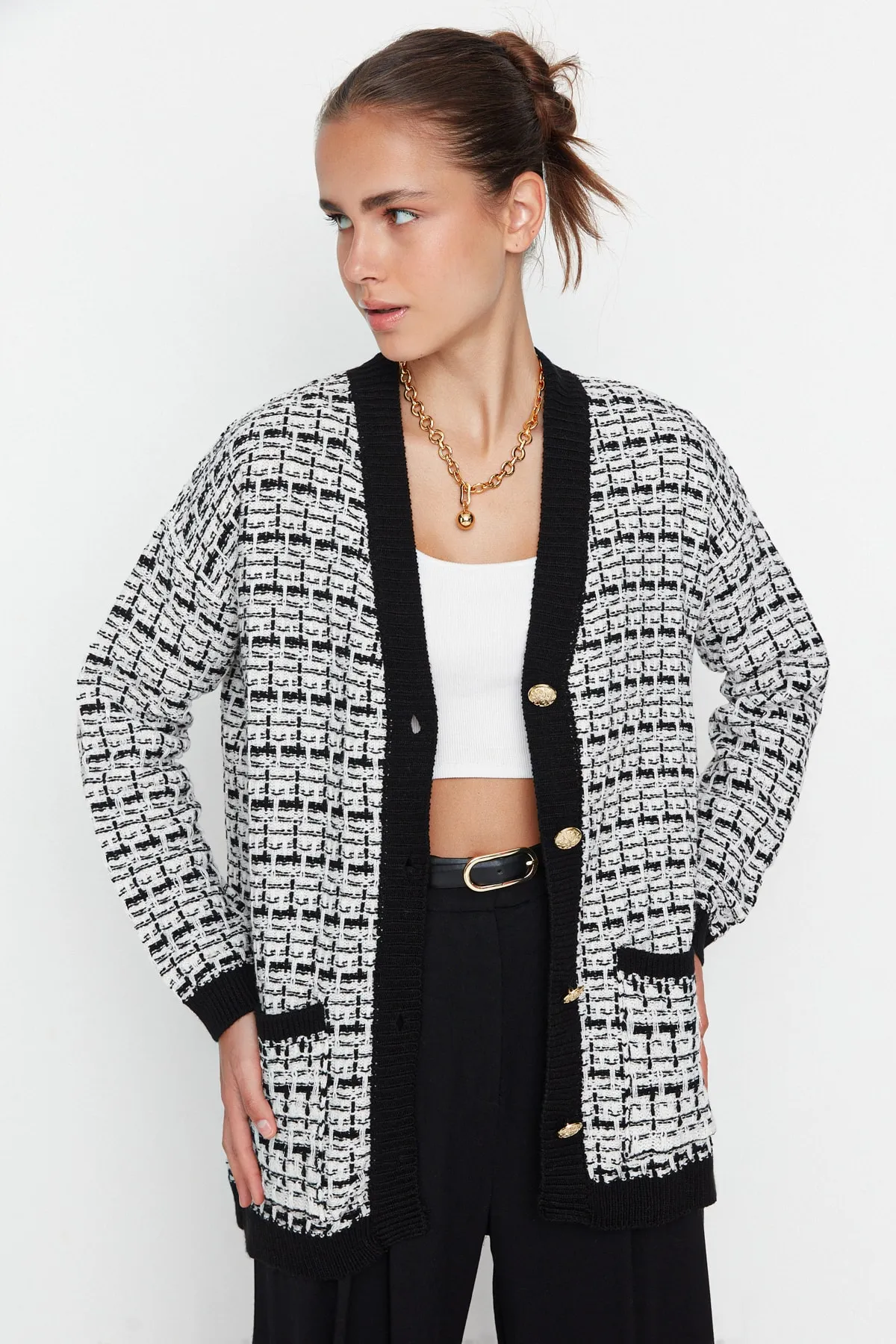 Trendyol Collection  Schwarzer, glitzernder Strickcardigan in Tweed-Optik mit weiter Passform TWOAW21HI0250