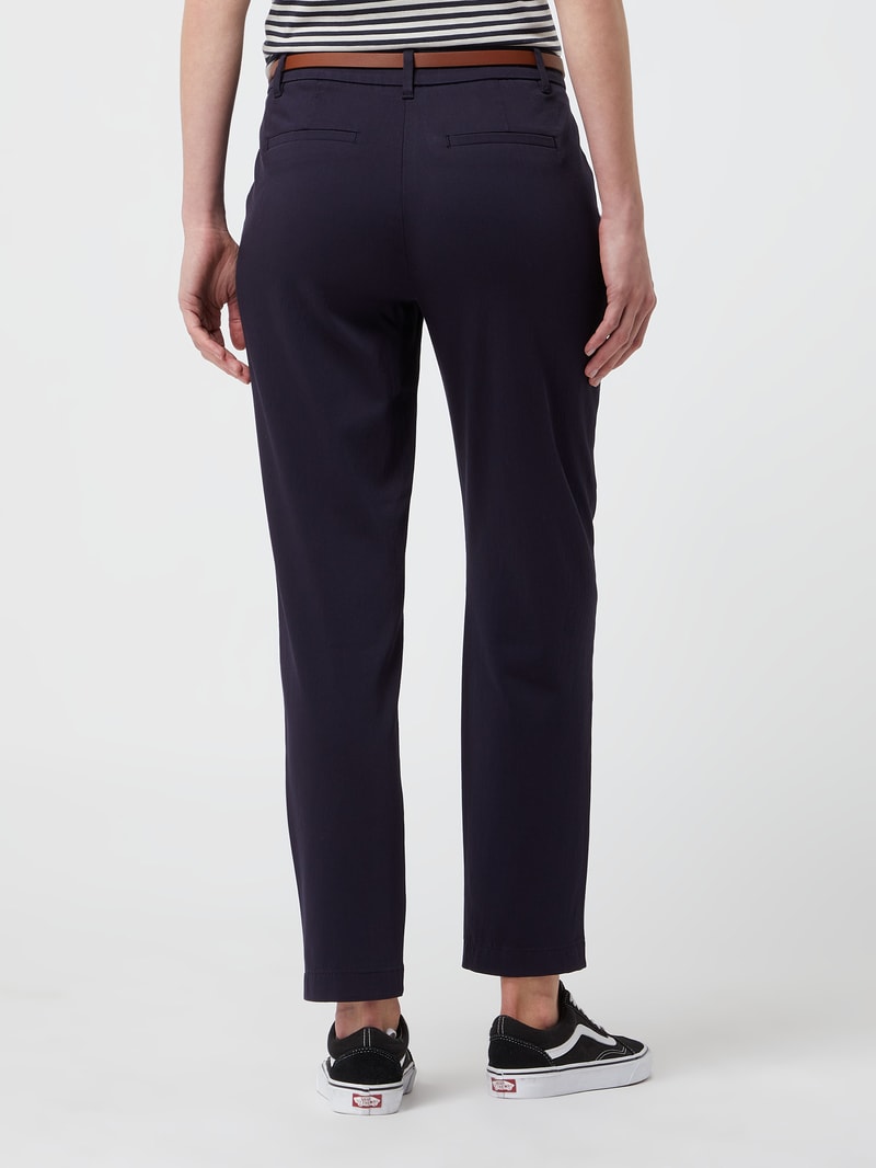 Chino mit Gürtel in marineblau