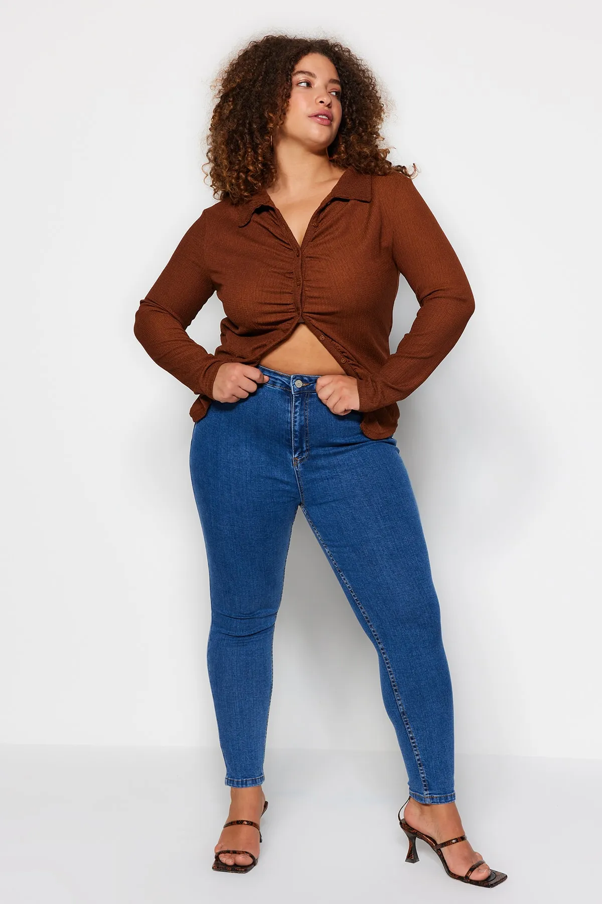 Trendyol Curve  Blaue, dehnbare Skinny-Jeans mit hoher Taille TBSSS22JE00007