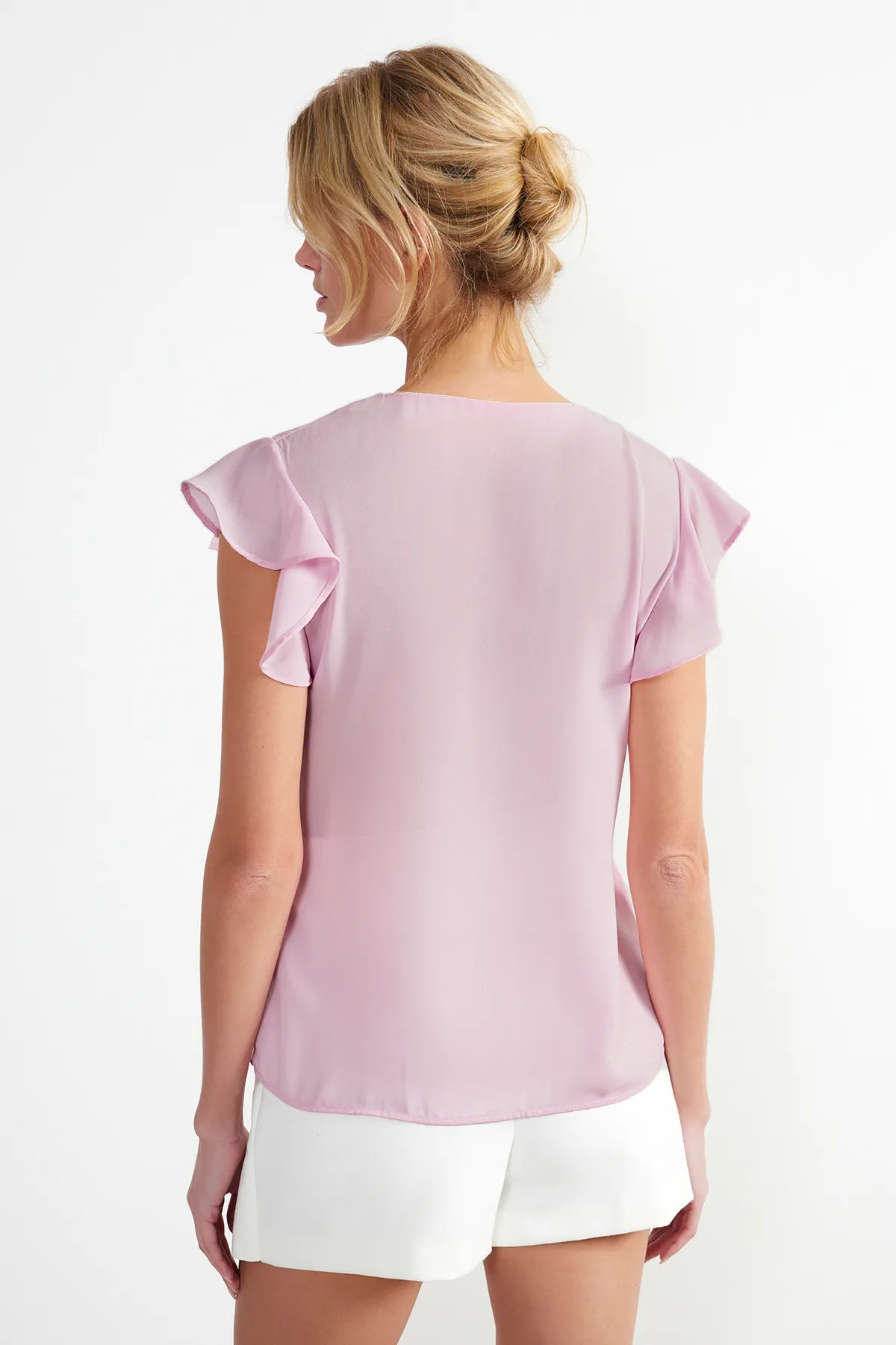 Trendyol Collection  Rosafarbene, fließende, halbtransparente Webbluse mit Knöpfen und Details TWOSS20BZ0894