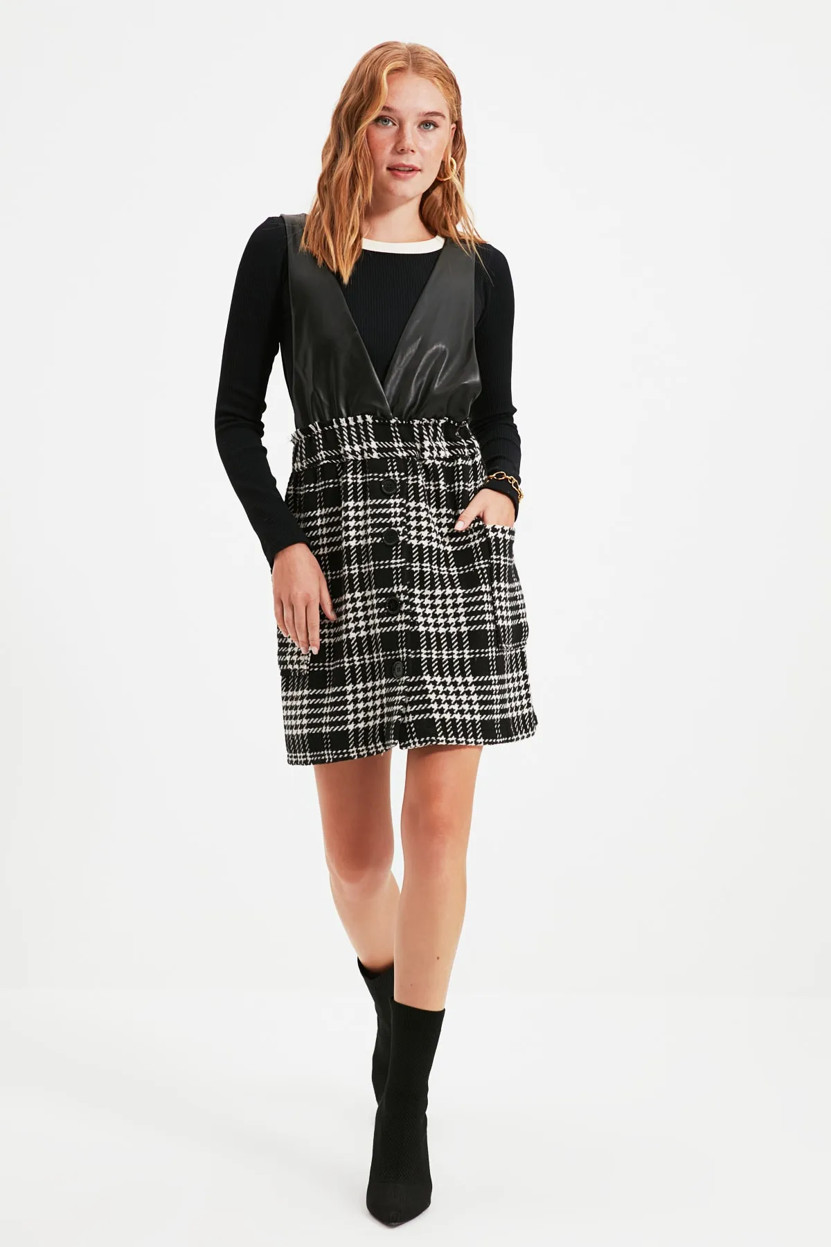 Trendyol Collection  Schwarzes kariertes Gilet-Webkleid TWOAW21EL0206