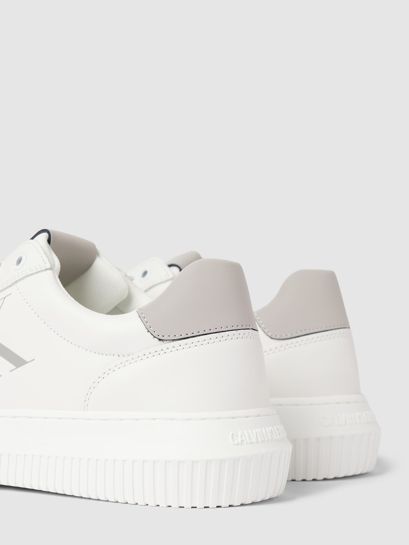 Sneaker aus Leder mit Label-Print in weiss