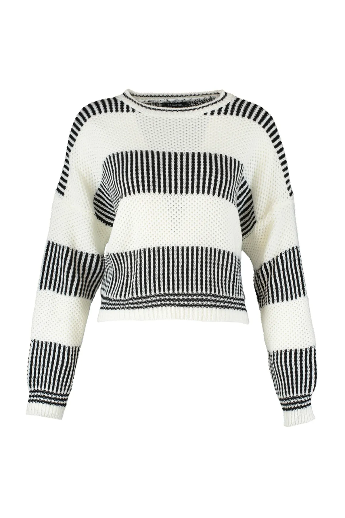 Trendyol Collection  Ecrufarbener Strickpullover mit Farbblockdesign TWOAW23KZ00012