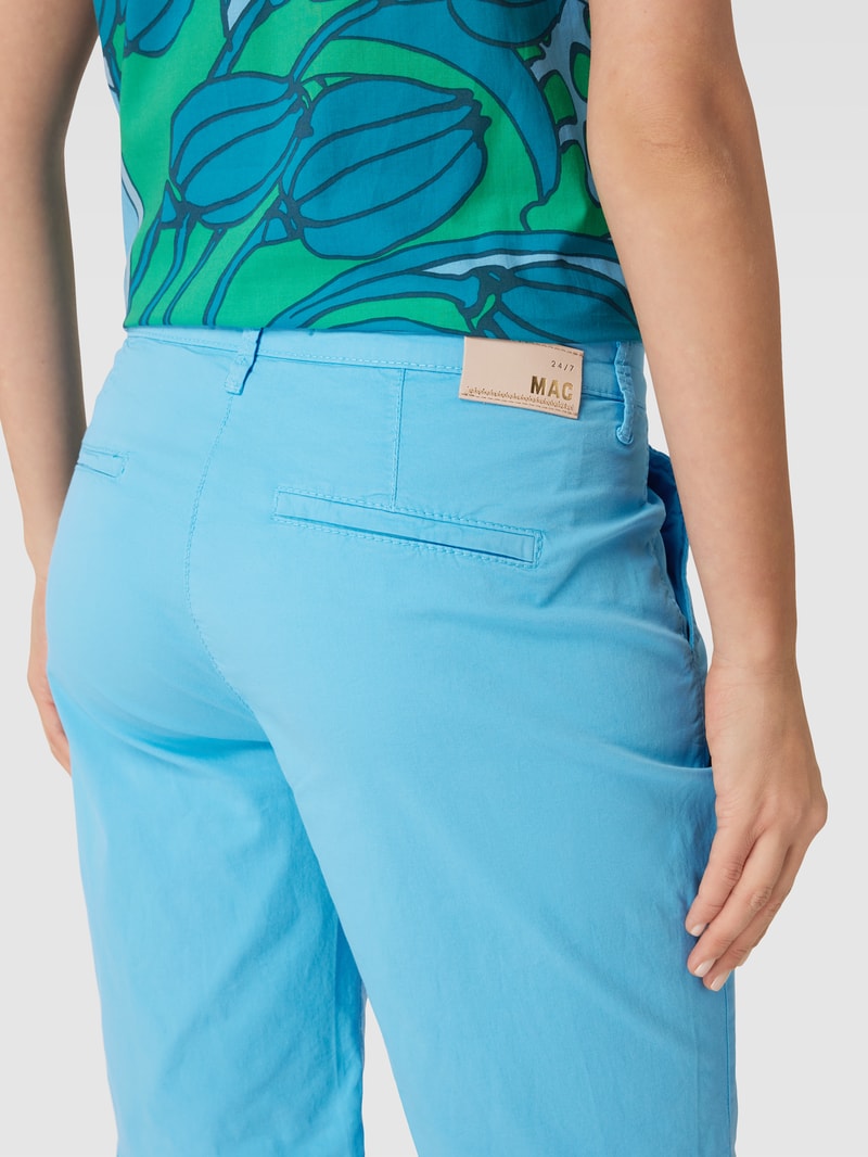 Chino-Shorts mit Allover-Print in blau