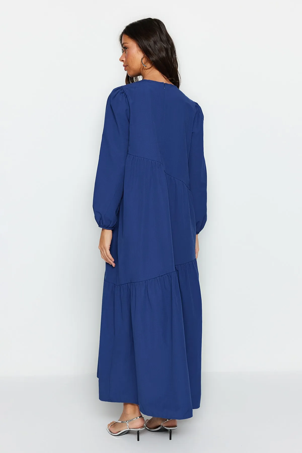Trendyol Modest  Saks Gather Detailliertes, weit geschnittenes Baumwoll-Webkleid TCTSS21EL3470
