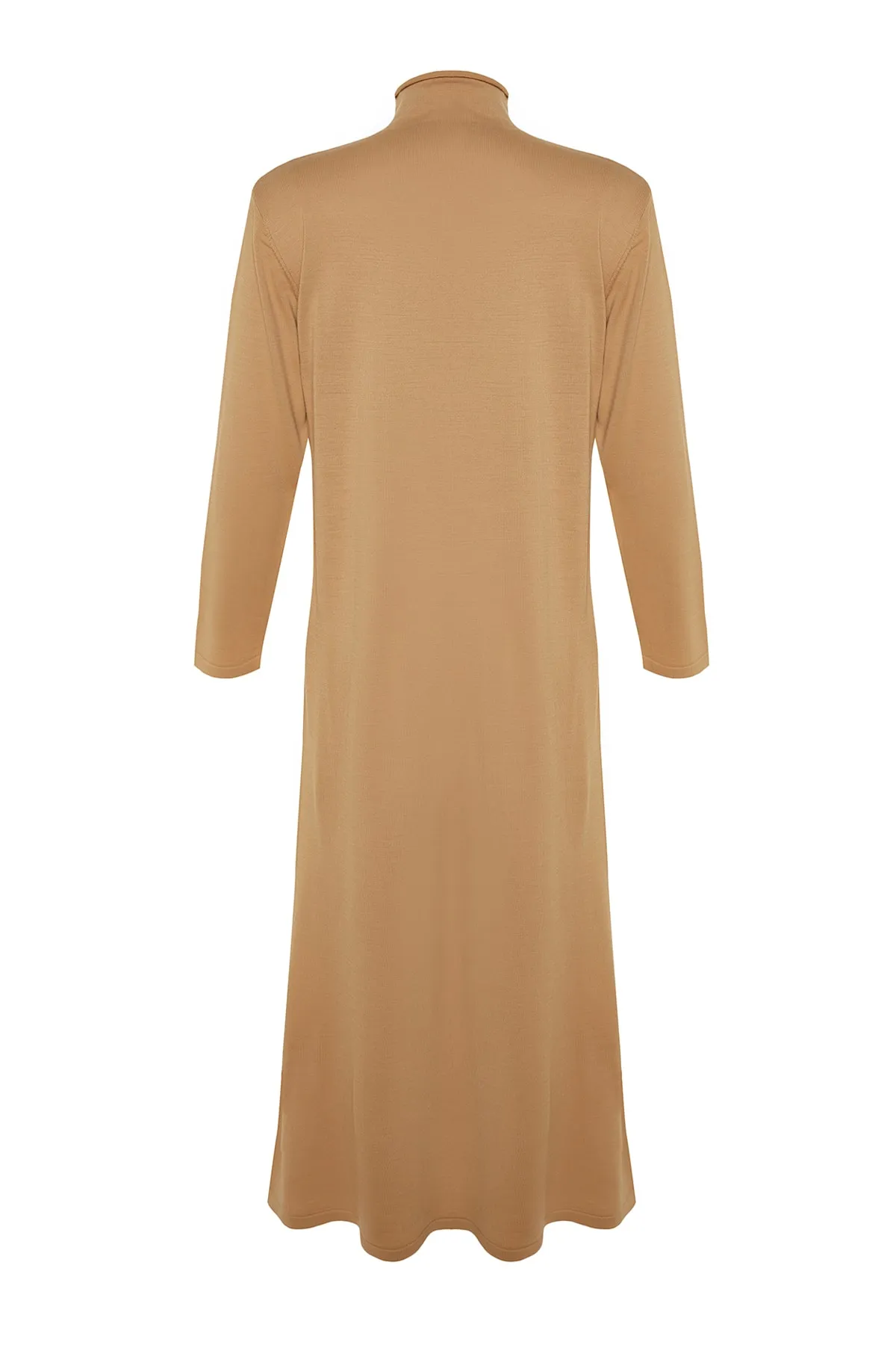 Trendyol Modest  Kamelfarbenes Strickkleid mit Rollkragen TCTAW23EB00001