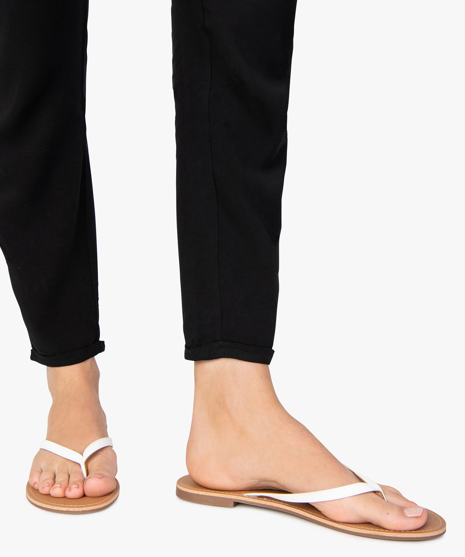Tongs femme à petit talon plat et lanières fines blanc | GEMO