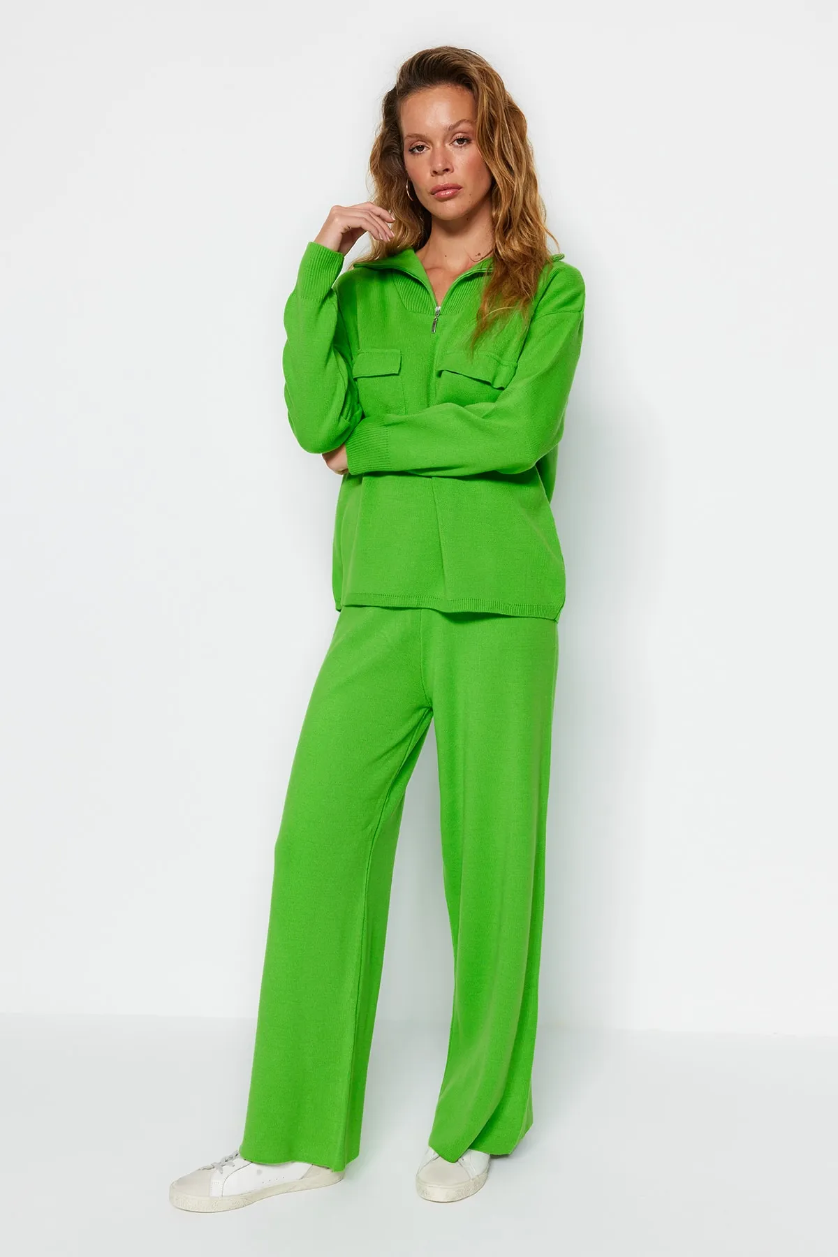 Trendyol Collection  Grünes, weit geschnittenes Strickoberteil und -unterteil-Set TWOAW24AU00010