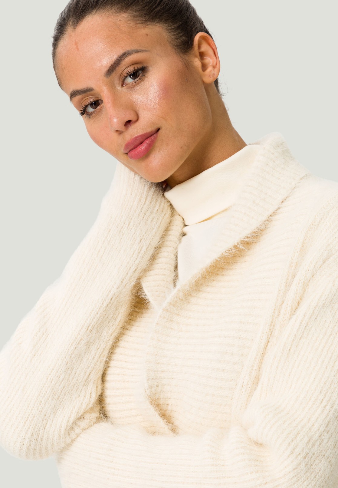 Strickjacke mit Knebelknopf