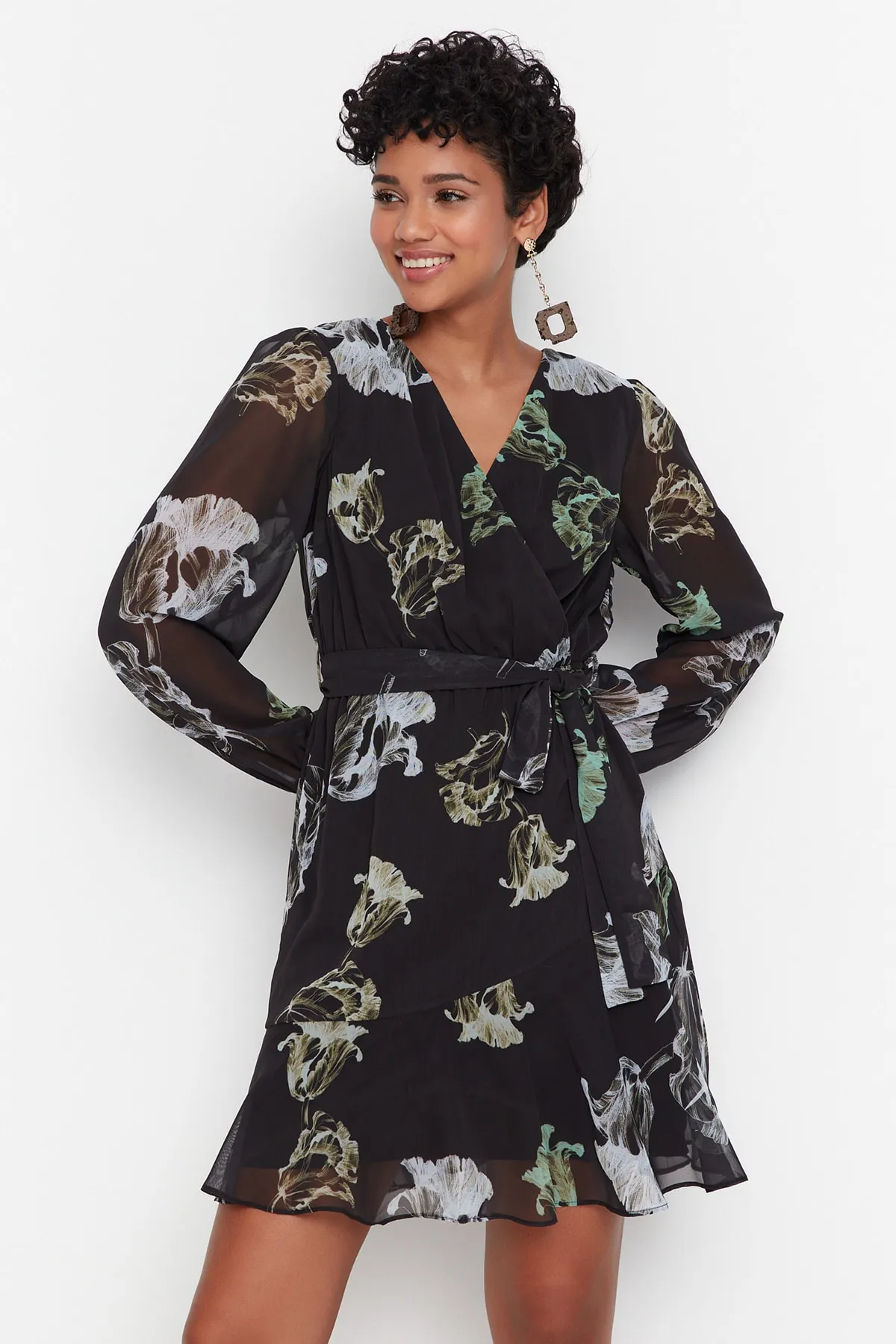 Trendyol Collection  Schwarzes, gemustertes Webkleid mit Gürtel TWOAW23EL00349