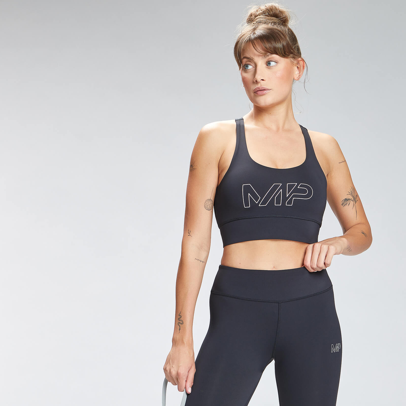 Brassière de sport à imprimé répétitif MP Mark Graphic Training pour femmes – Noir