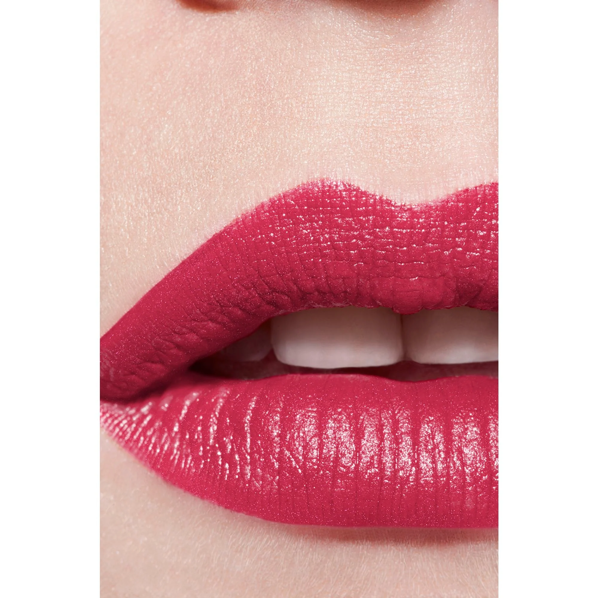 ROUGE ALLURE L'EXTRAIT - LA BARRA DE LABIOS DE ALTA INTENSIDAD CON EXTRACTO DE LUZ Y CUIDADO. RECARGABLE.