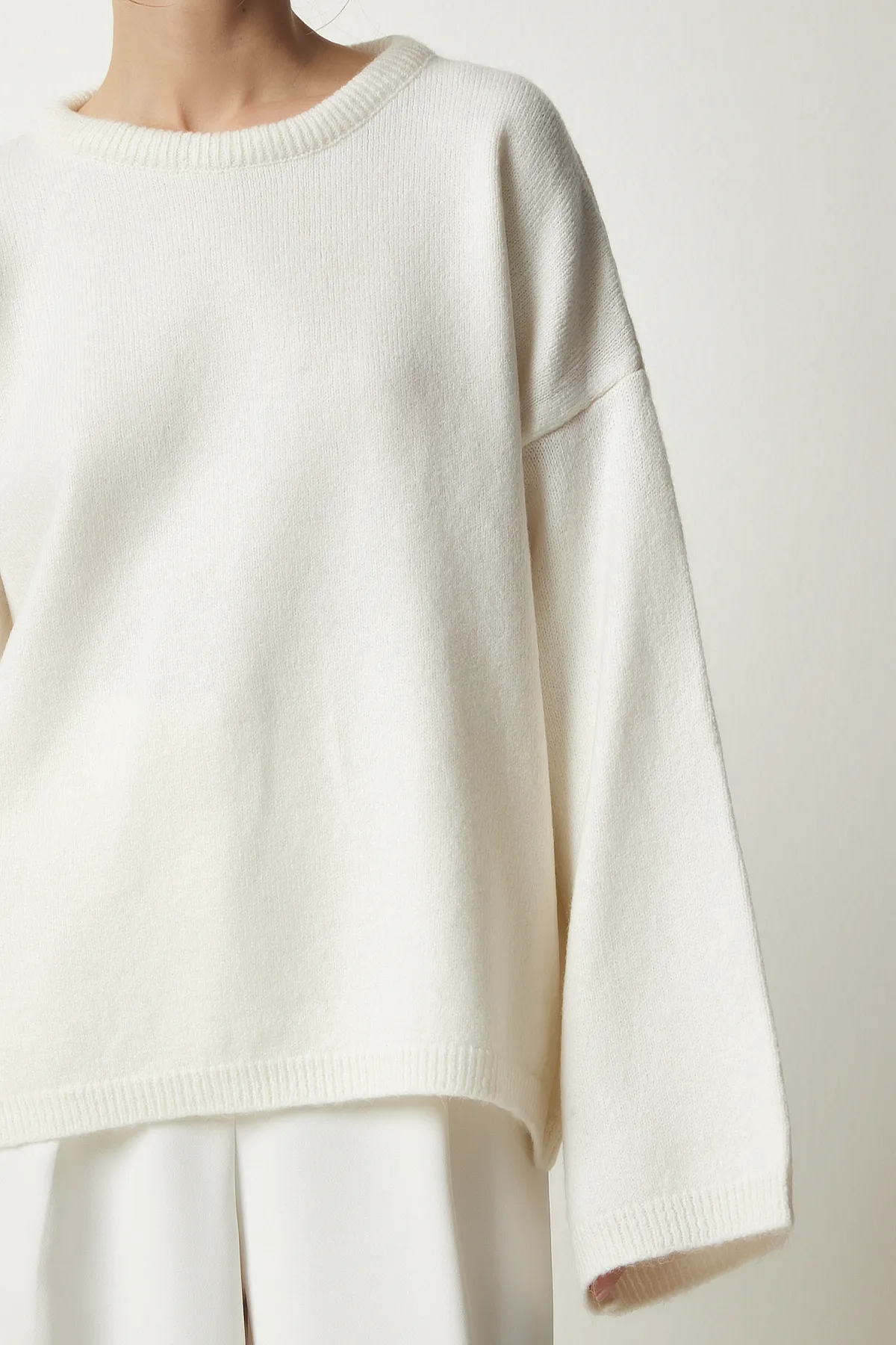 Happiness İstanbul  Ecrufarbener Oversize-Strickpullover für Damen im Basic-Stil KB00034