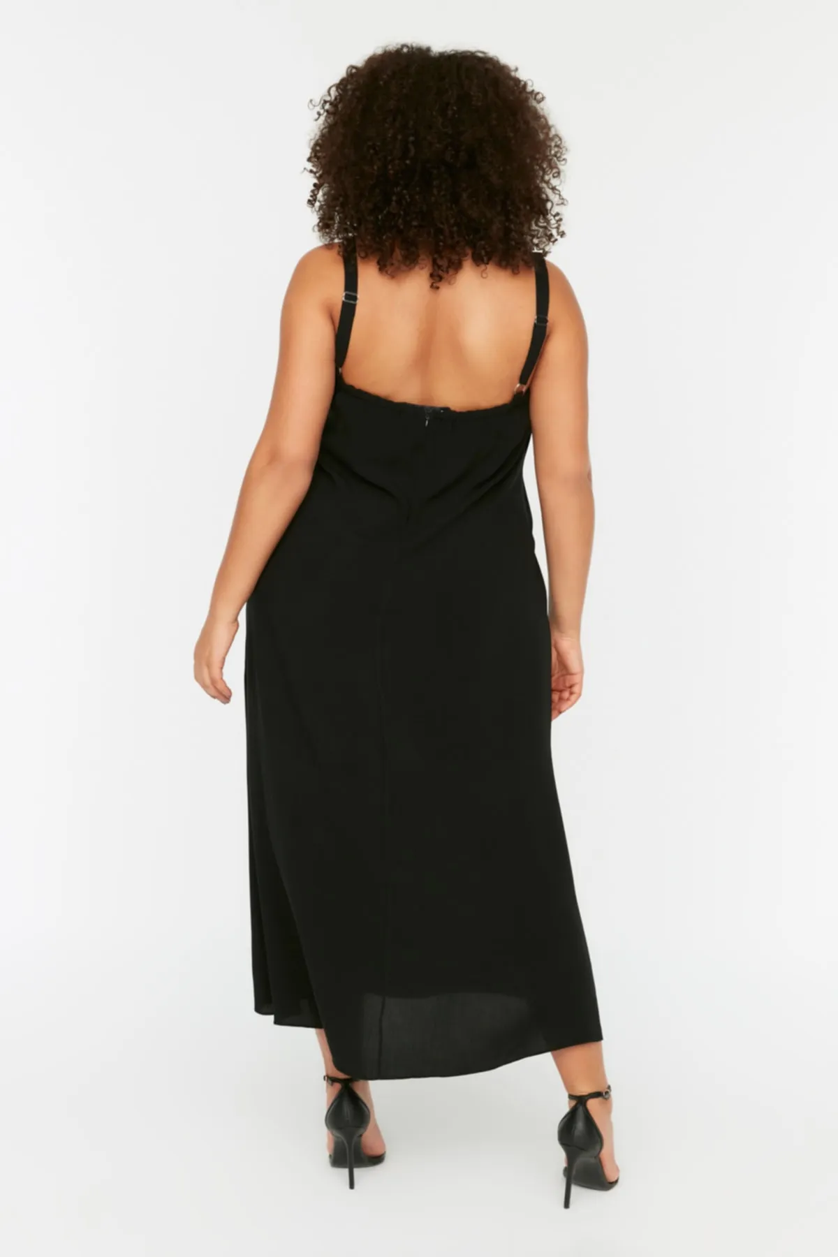 Trendyol Curve  Schwarzes gewebtes Schlitzkleid TBSSS22EL1094
