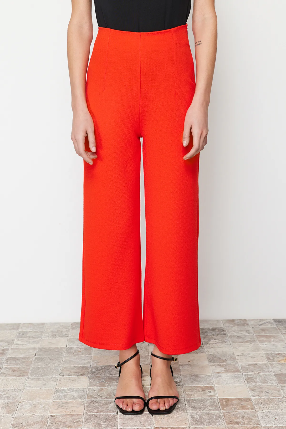 Trendyol Collection  Rote, dehnbare Culotte-Hose mit hoher Taille - TWOSS24PL00036