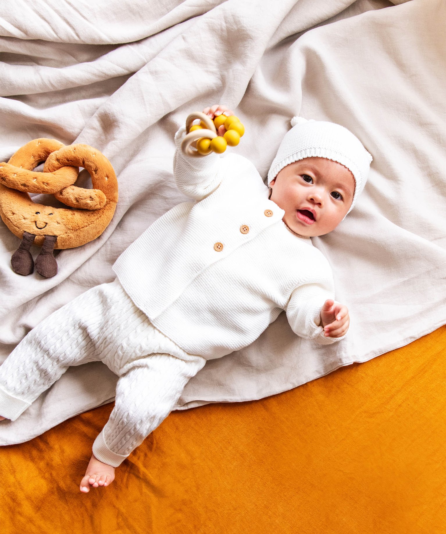 Gilet bébé à col rond en maille tricotée ecru | GEMO