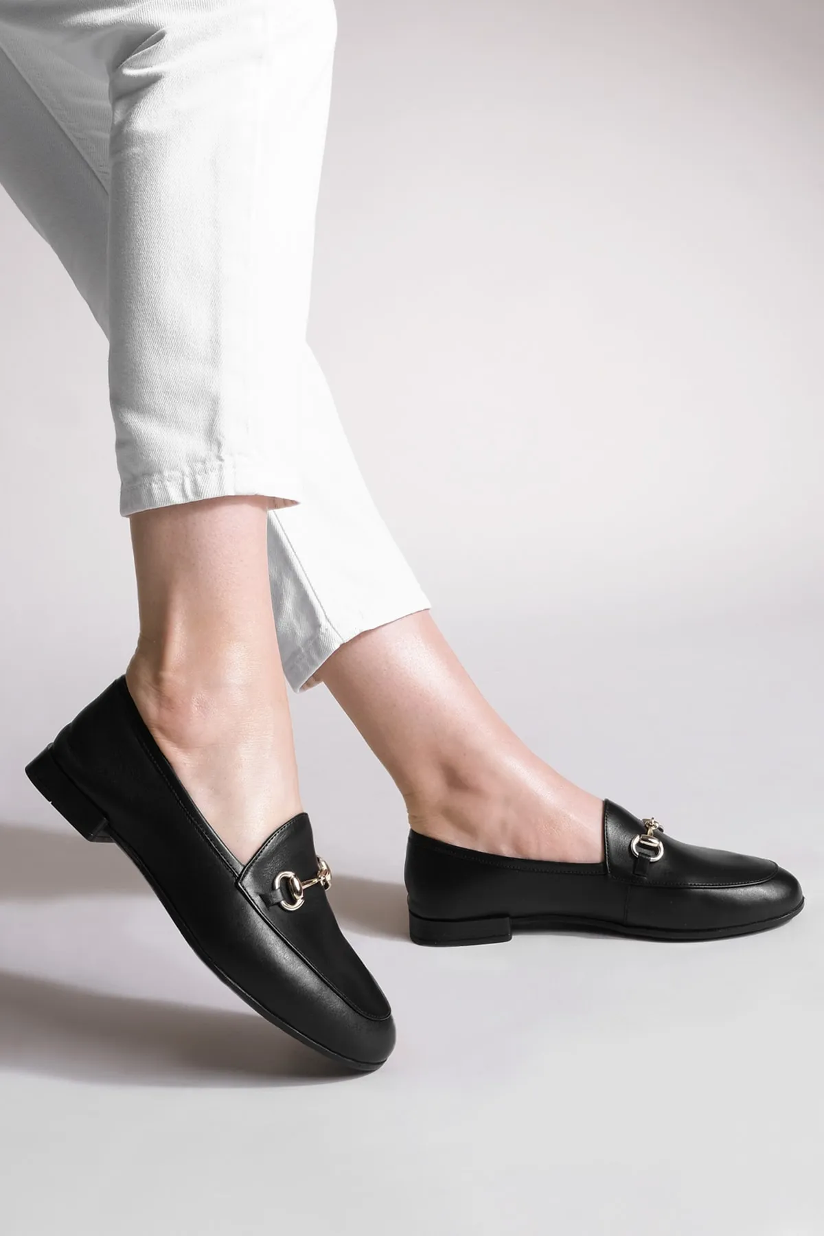 Marjin  Damen-Freizeitschuhe aus echtem Leder mit Kette in Hellbraun