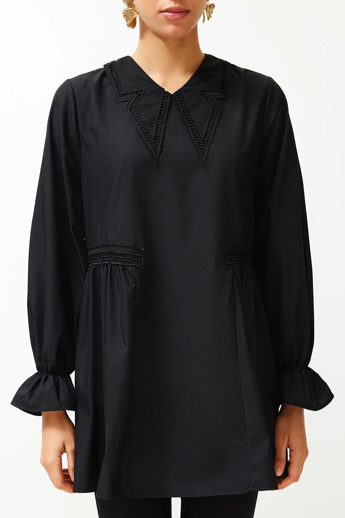 Trendyol Modest  Schwarze Tunika aus gewebter Baumwolle mit Kragendetail TCTSS24UK00001