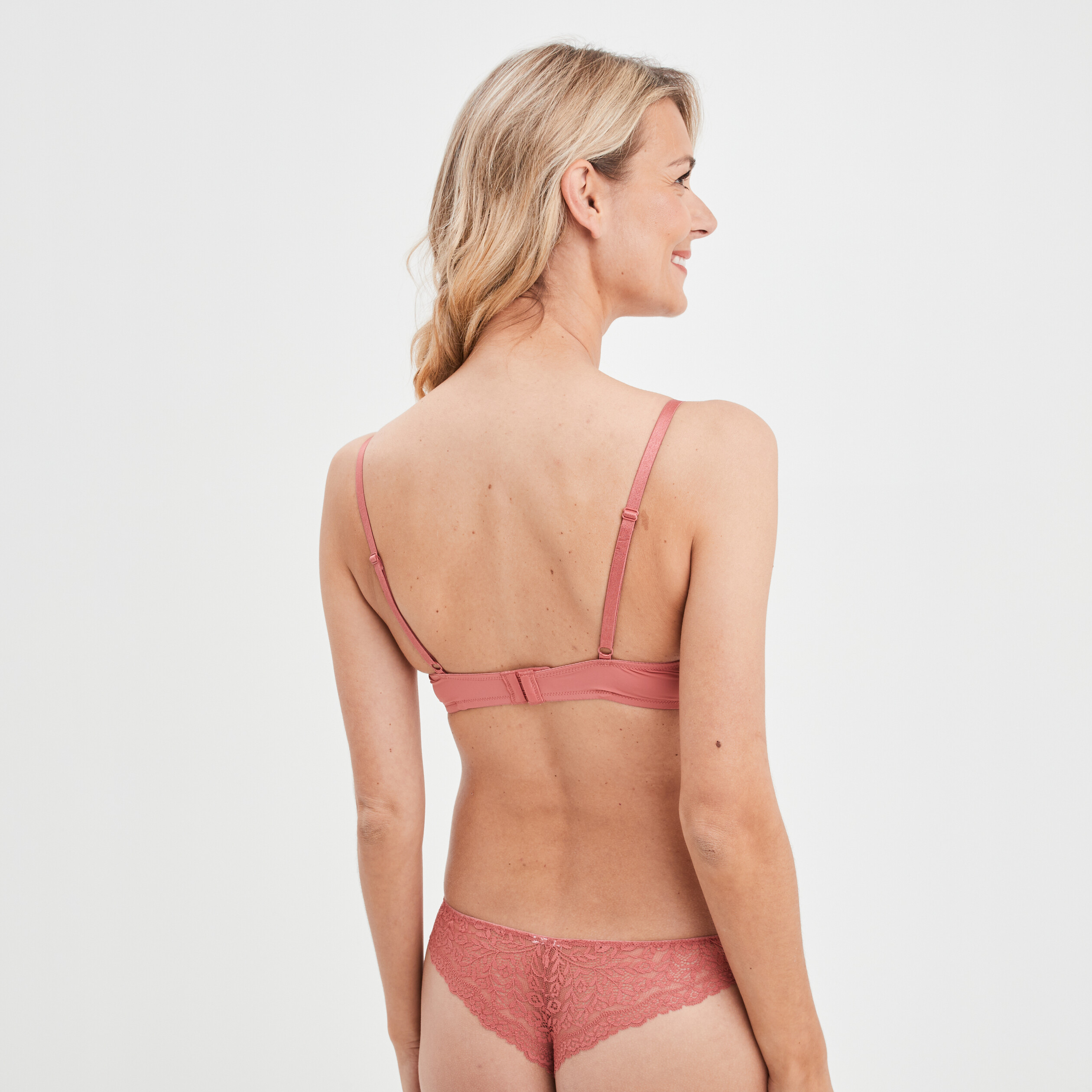 Soutien-gorge corbeille micro dentelle rose poudrée femme | La Halle