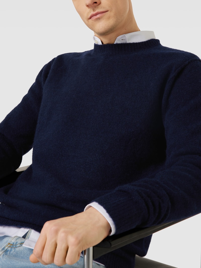 Strickpullover mit gerippten Abschlüssen in marineblau