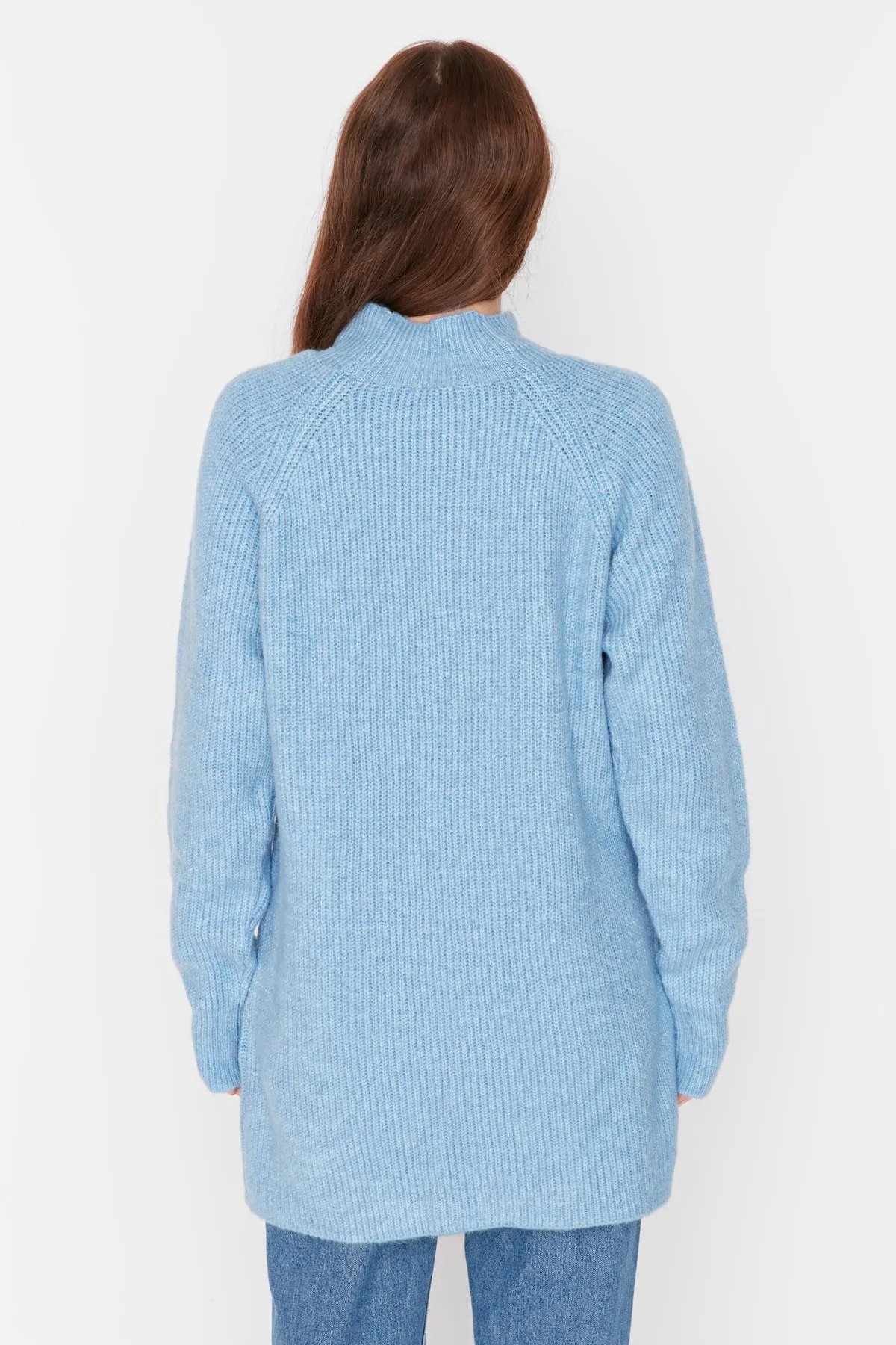 Trendyol Modest  Hellblauer Strickpullover mit Stehkragen und Knöpfen TCTAW23AK00011