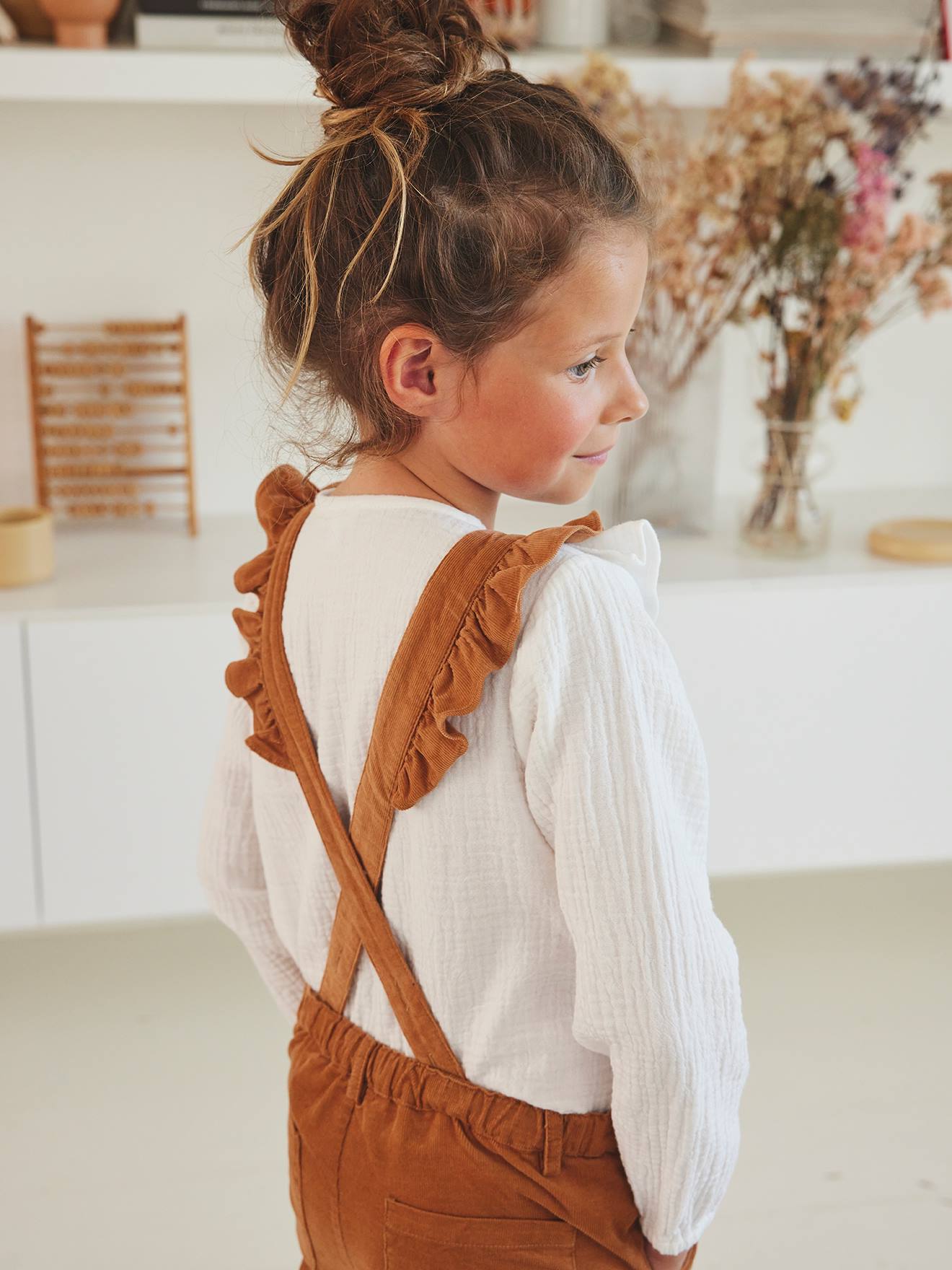 Vertbaudet Mädchen Cord-Latzhose mit Rüschen - braun
