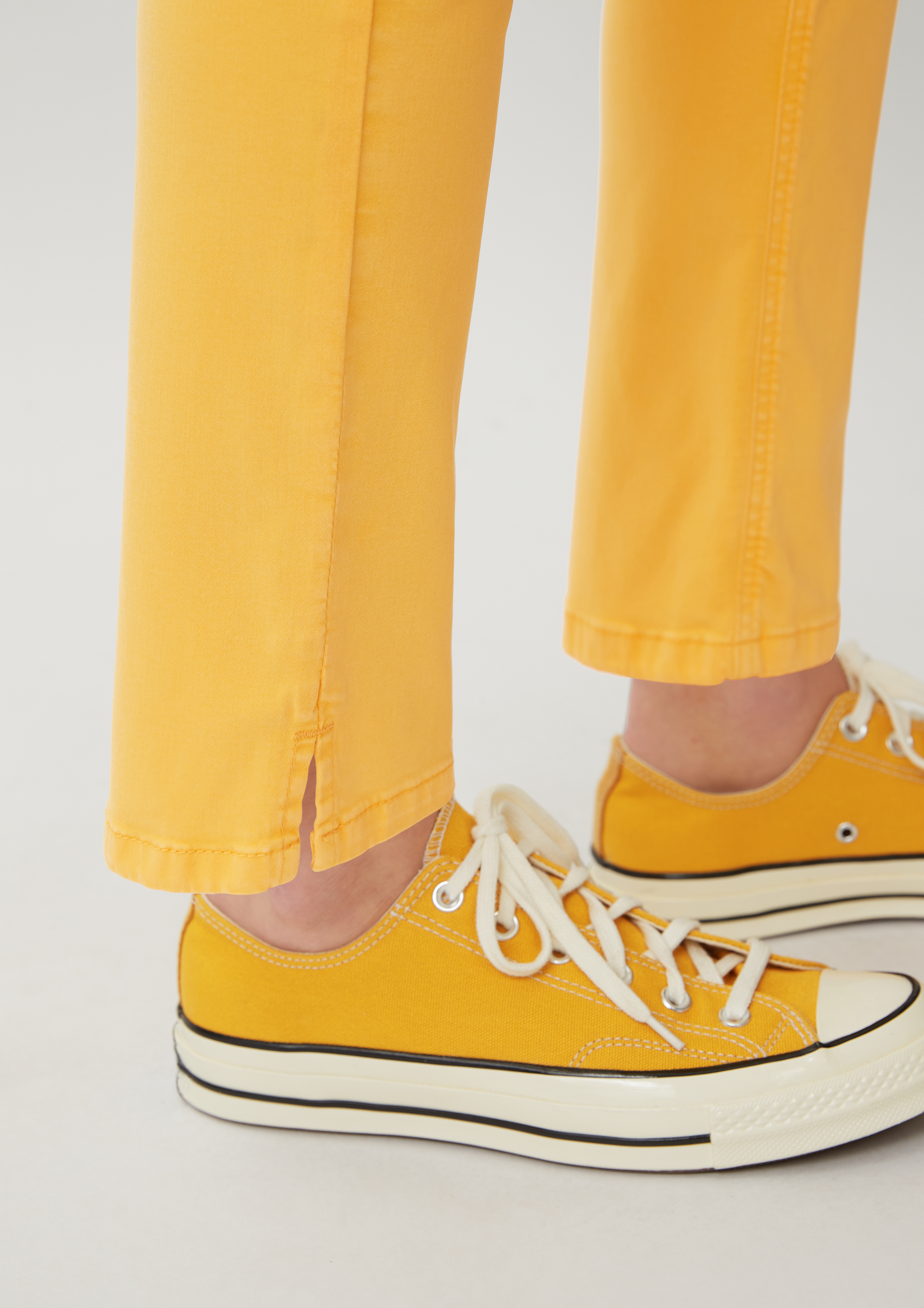 Skinny: Hose aus Baumwollsatin - goldgelb