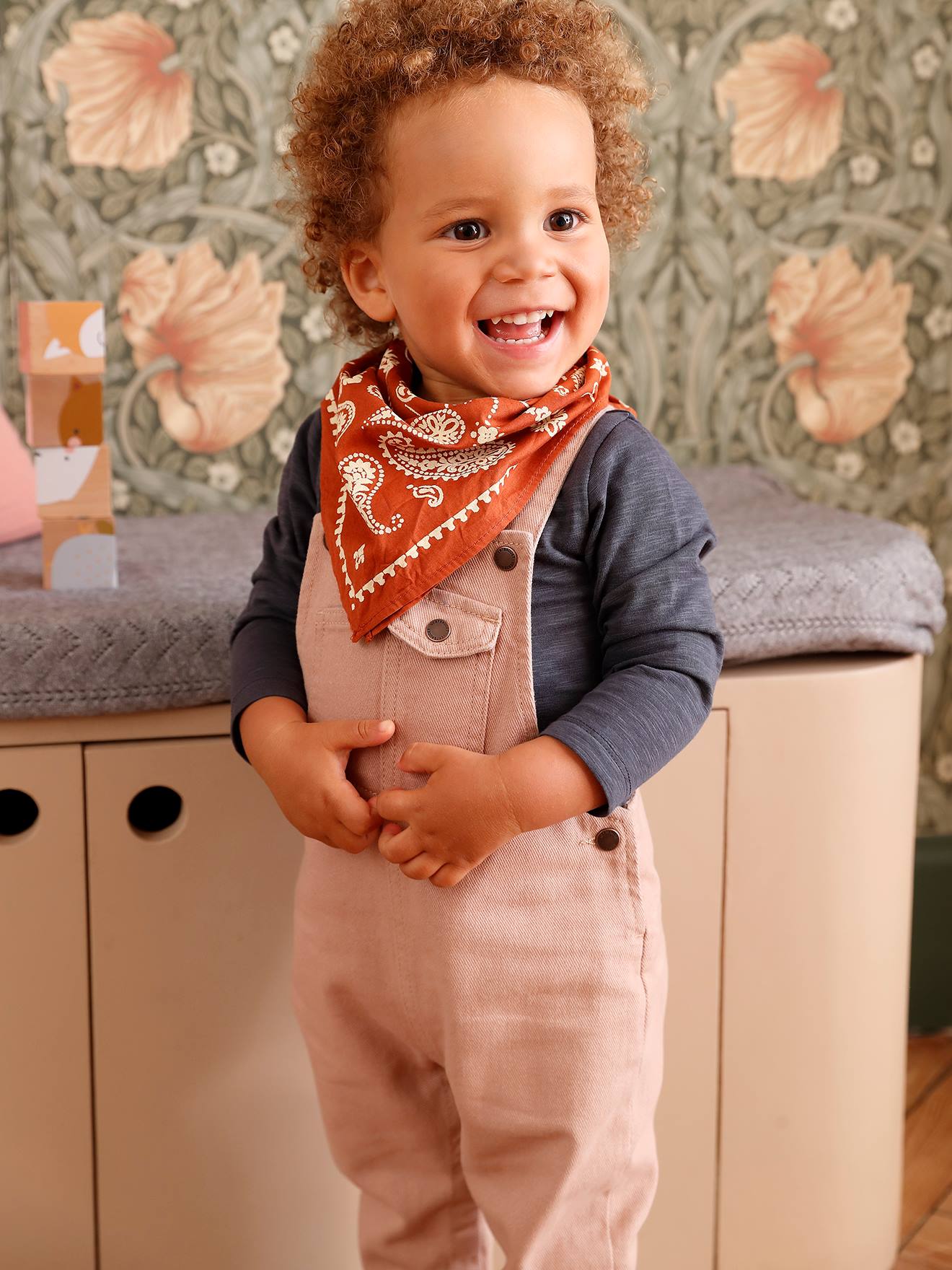 Ensemble salopette, T-shirt et bandana bébé beige