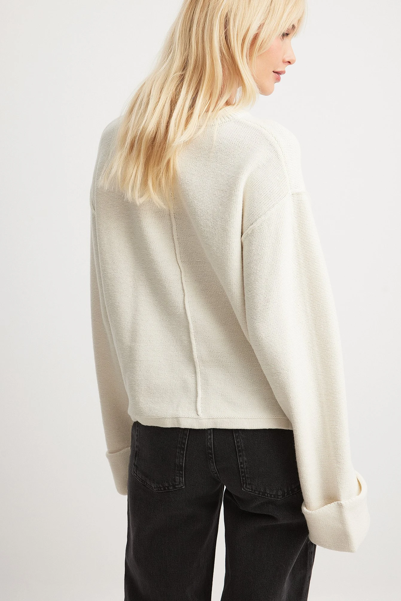 Strickpullover mit gefalteten Ärmeln