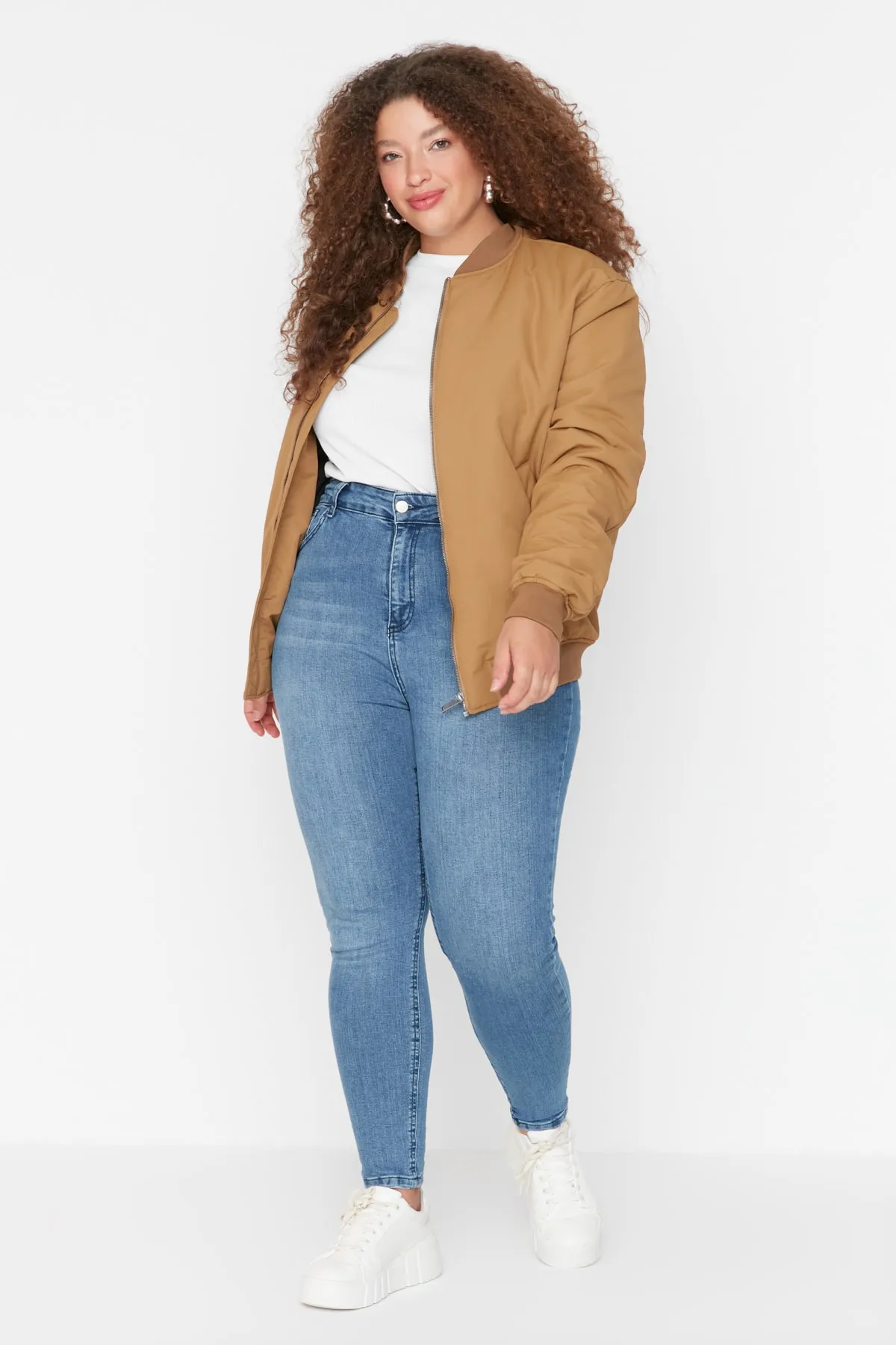 Trendyol Curve  Hellblaue, dehnbare Skinny-Jeans mit hoher Taille TBBAW23CJ00032