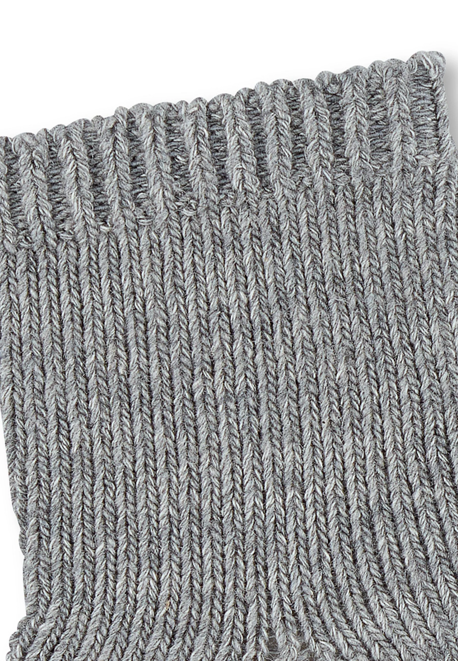 Socken aus Wolle in verschiedenen Farben