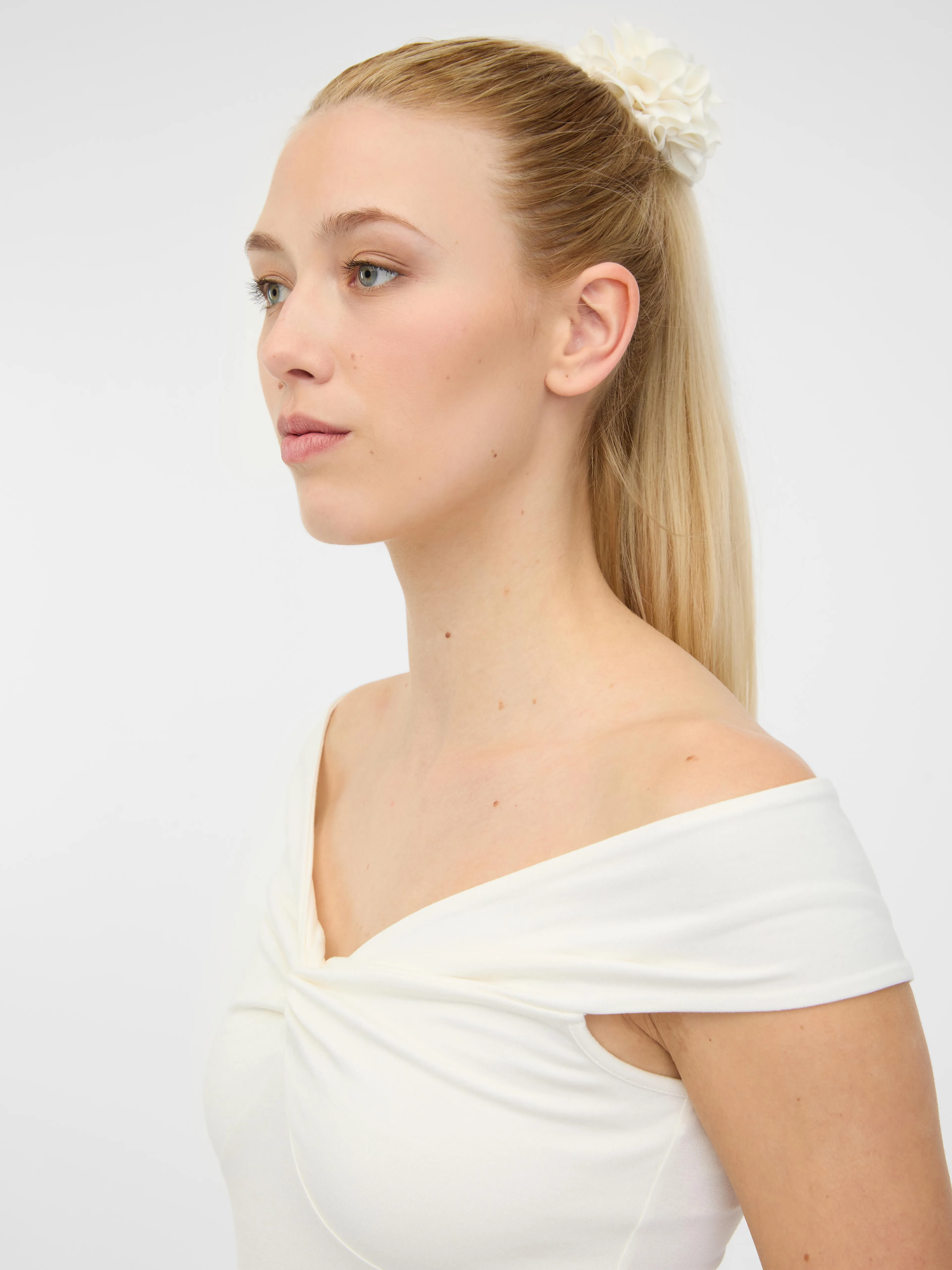 Cremefarbenes Damen-Kurzarm-T-Shirt mit Applikation ORSAY