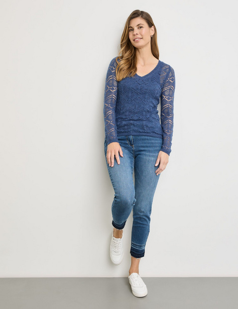 Leichter Pullover in Ajourstrick