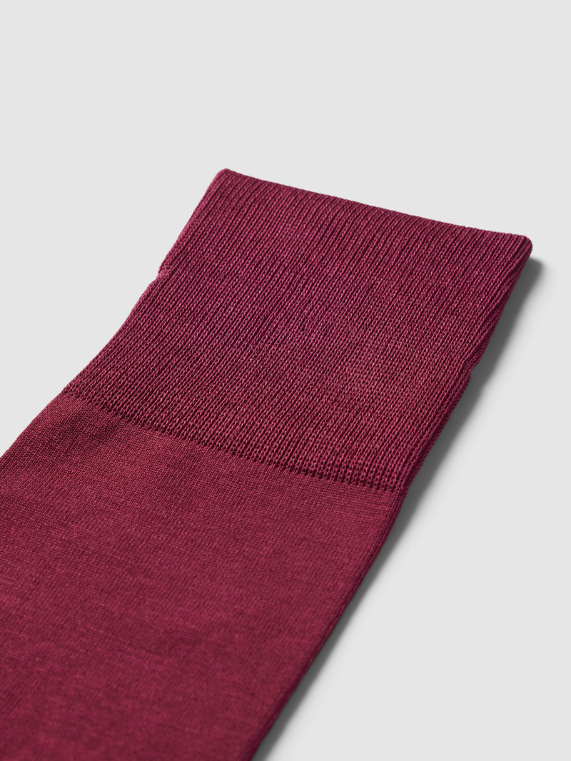 Socken mit Label-Print Modell 'Tiago' in pflaume