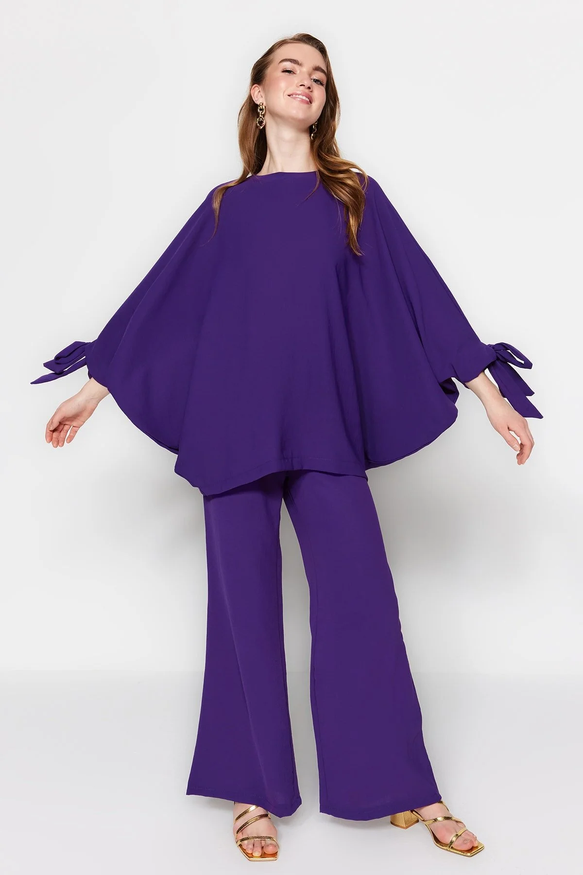 Trendyol Modest  Lilafarbenes Aerobin-Tunika-Hosen-Set aus gewebten Fledermausärmeln TCTSS23US00043